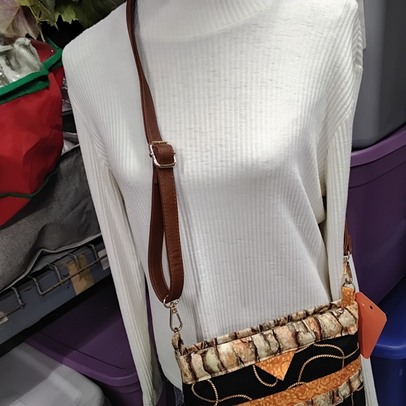 Elegant Black and Orange Crossbody Bag - Picture 2 of 5